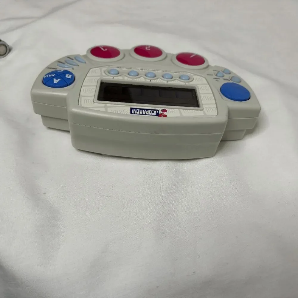Tiger‎ Electronics 2005 Jeopardy Handheld Game 1200 Questions Travel Game